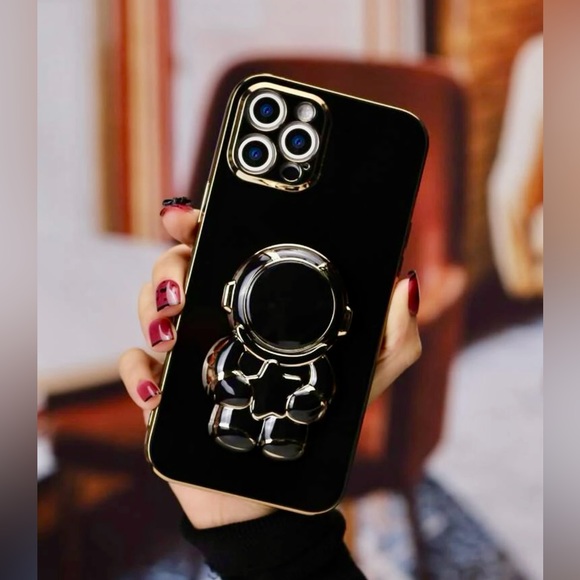 NWT iPhone 13ProMax Case w/Astronaut Design Phone Grip in Black & Gold - Picture 3 of 5